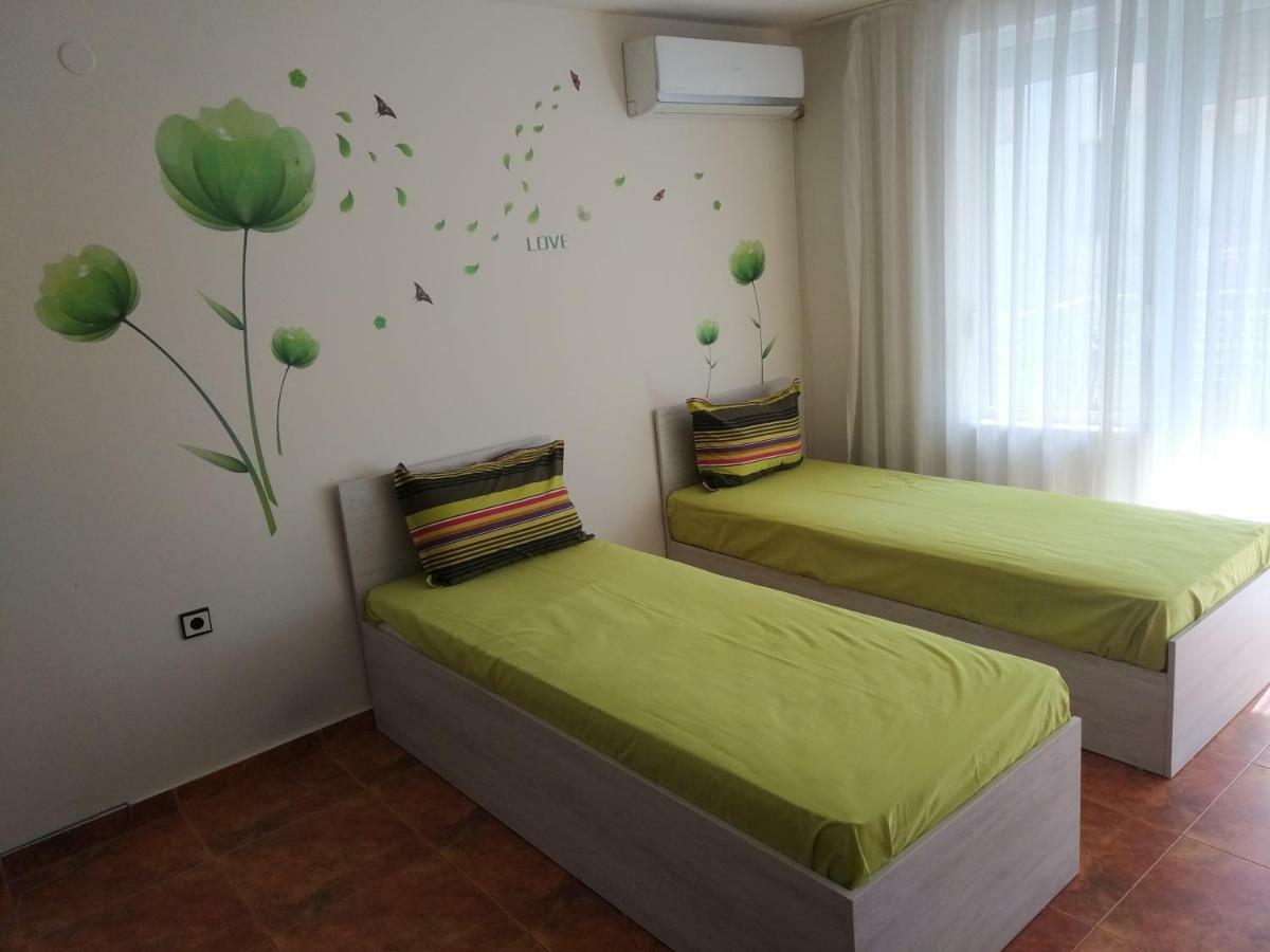 Downtown Studio Apartman Várna Kültér fotó